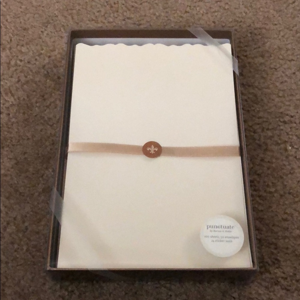 Punctuate box stationary set Ivory